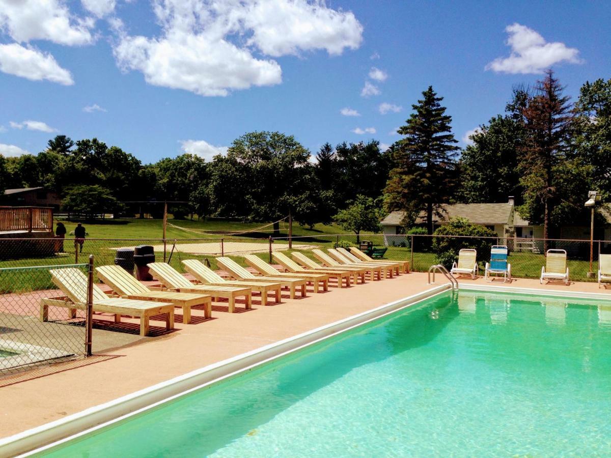Chestnut Grove Family Resort Mount Pocono Exterior foto